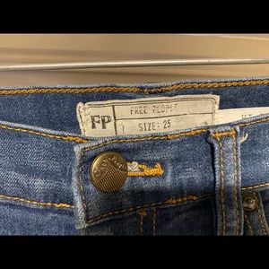 Stretch skinny leg jean barely used